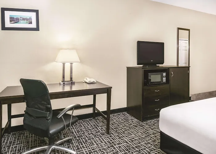 La Quinta By Wyndham San Antonio The Dominion