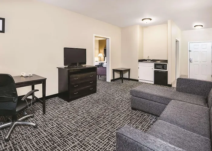 La Quinta By Wyndham San Antonio The Dominion